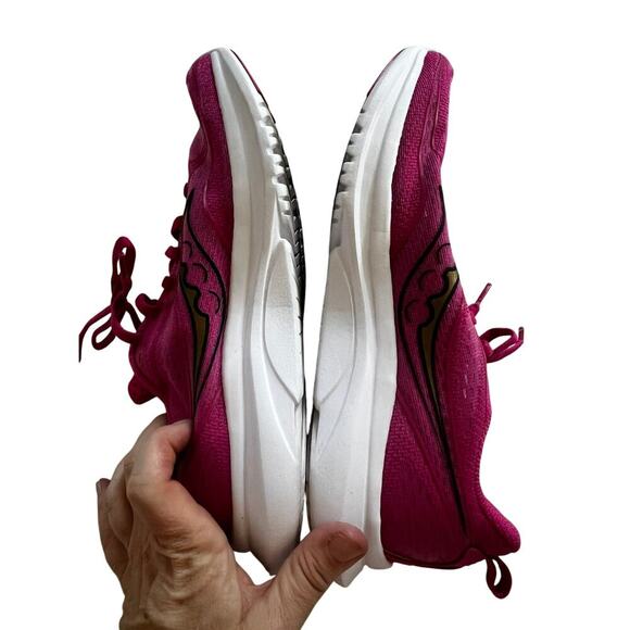 Pink Saucony Women's Kinvarra 13 running shoes size 8.5 - Picture 3 of 9